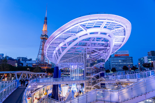 名古屋・栄の夜景とオアシス21、テレビ塔